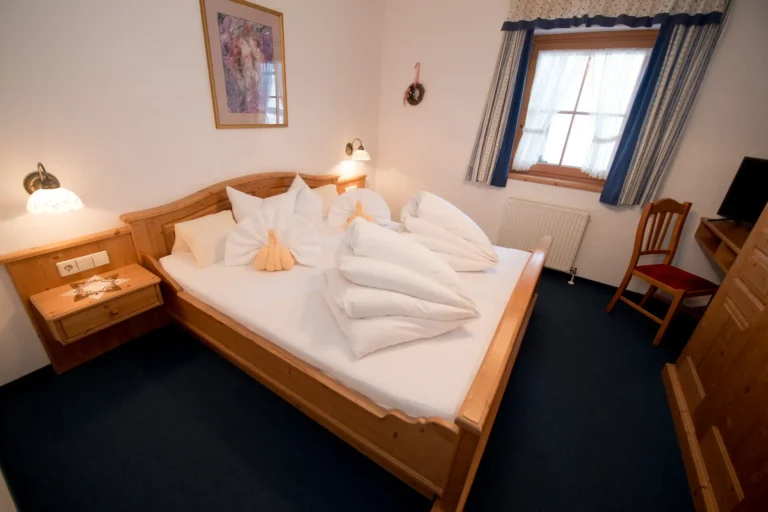 optim-AP Carniablick_ Dolomitenblick Schlafzimmer3